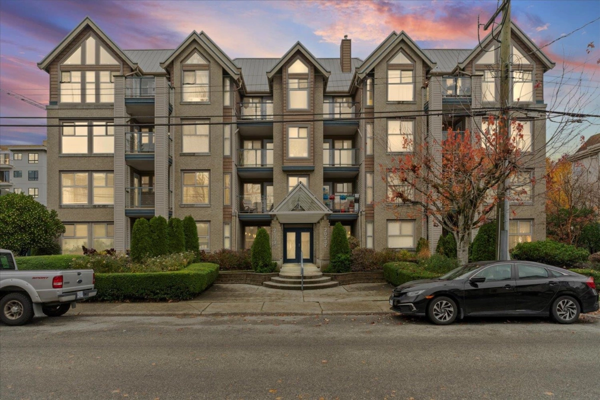 Outdoor Patio Photo of 301 20237 54 Avenue, Langley, BC