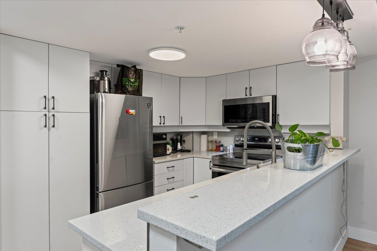 Primary Bathroom Photo of 301 20237 54 Avenue, Langley, BC