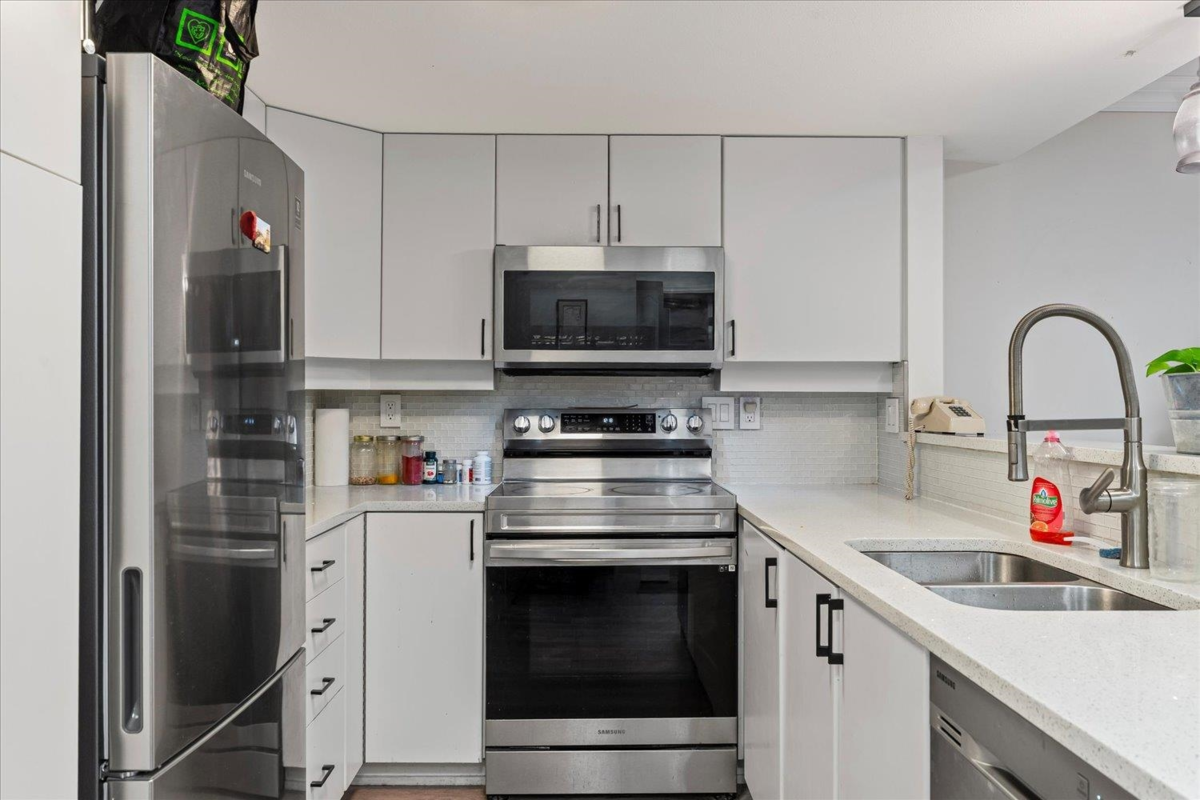 Primary Bedroom Photo of 301 20237 54 Avenue, Langley, BC