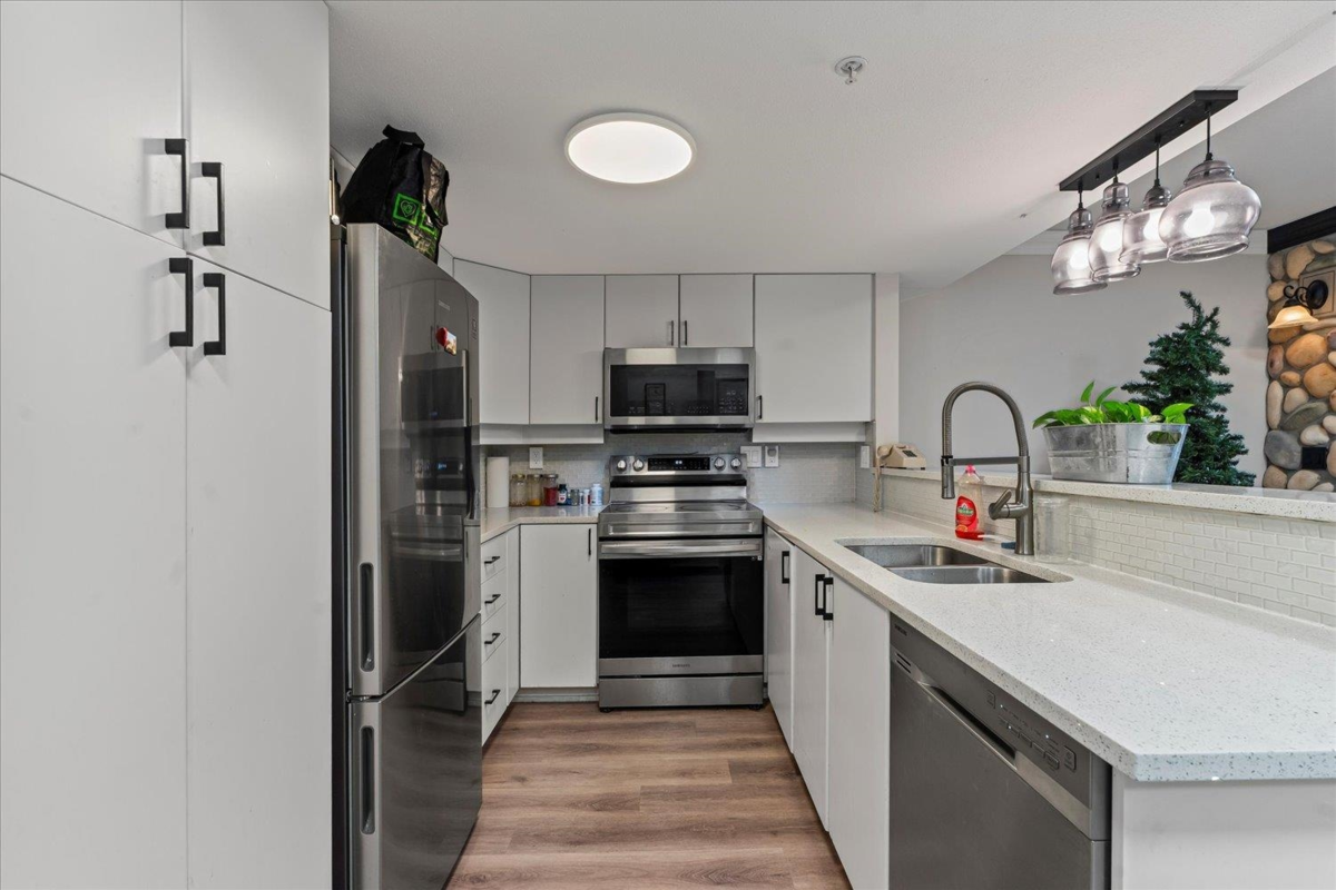 Walk-In Closet Photo of 301 20237 54 Avenue, Langley, BC