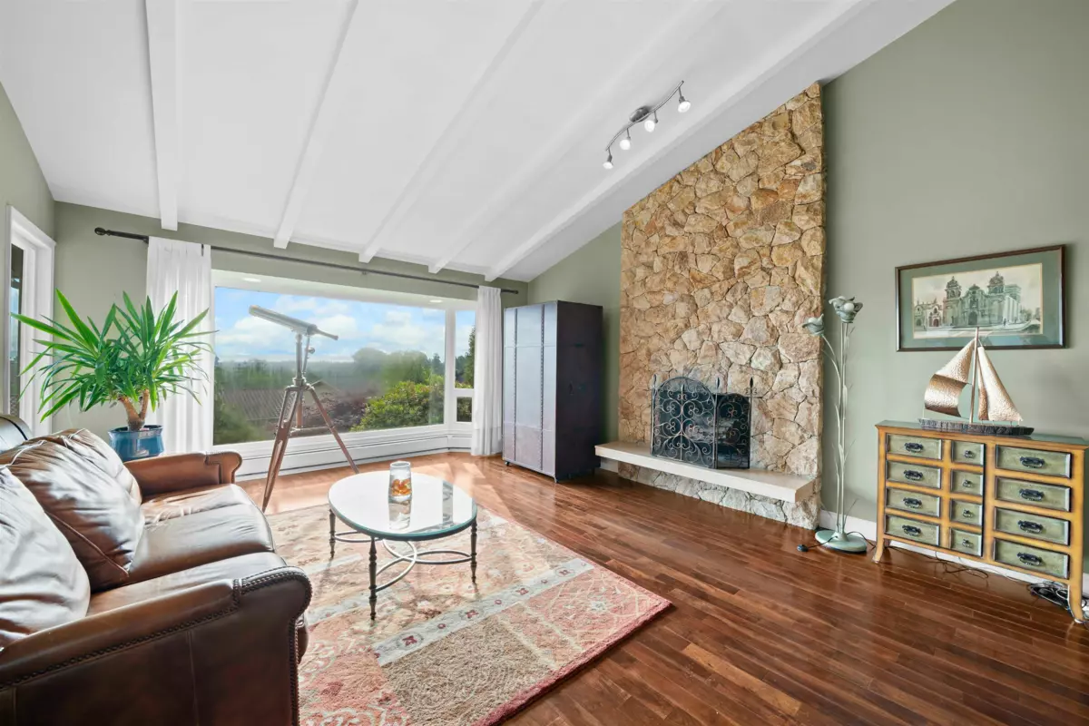 Dining Area Photo of 163 Woodland Drive, Tsawwassen, BC