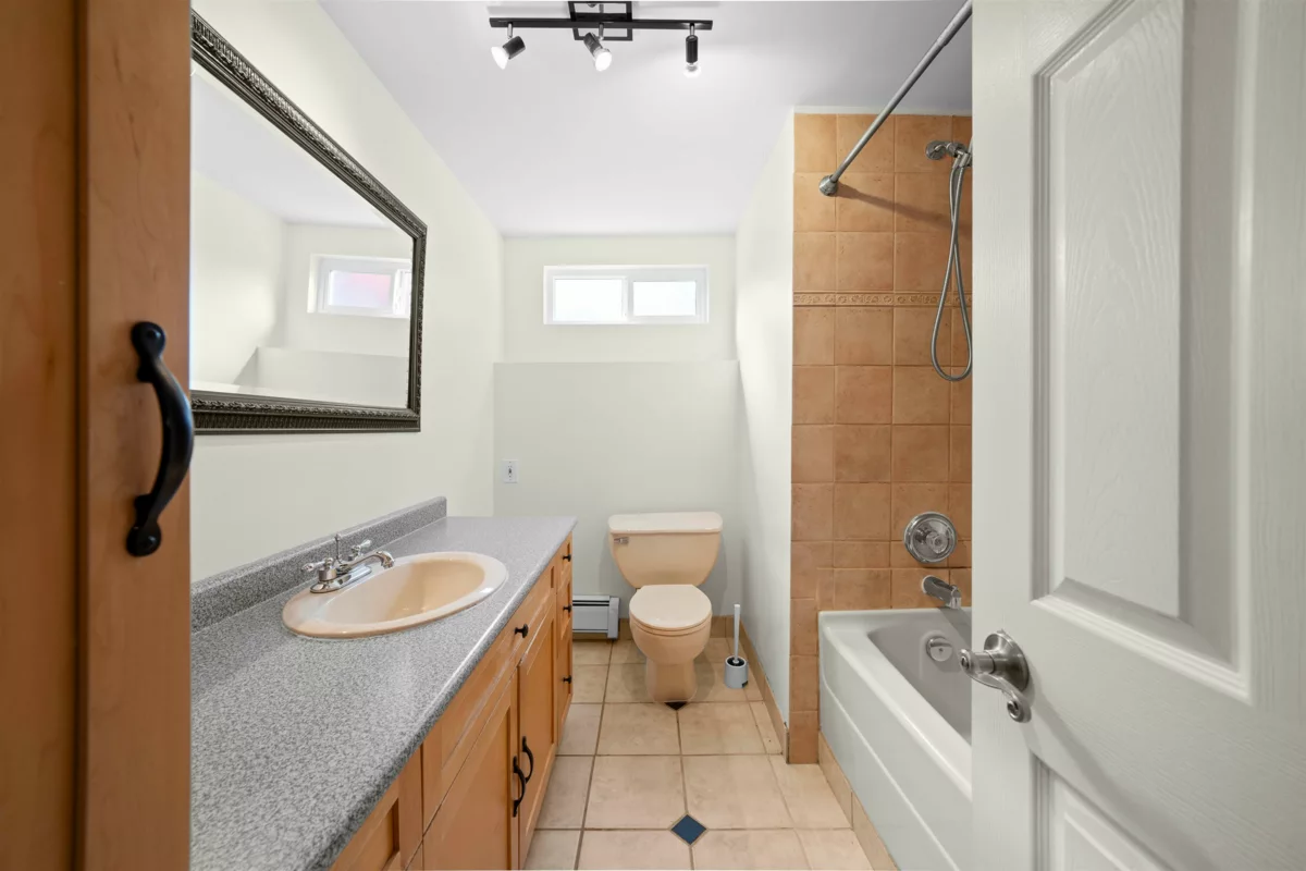 Entry Foyer Photo of 163 Woodland Drive, Tsawwassen, BC