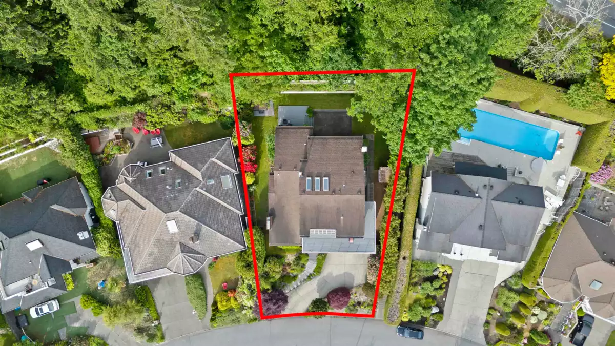 Front Yard Photo of 163 Woodland Drive, Tsawwassen, BC