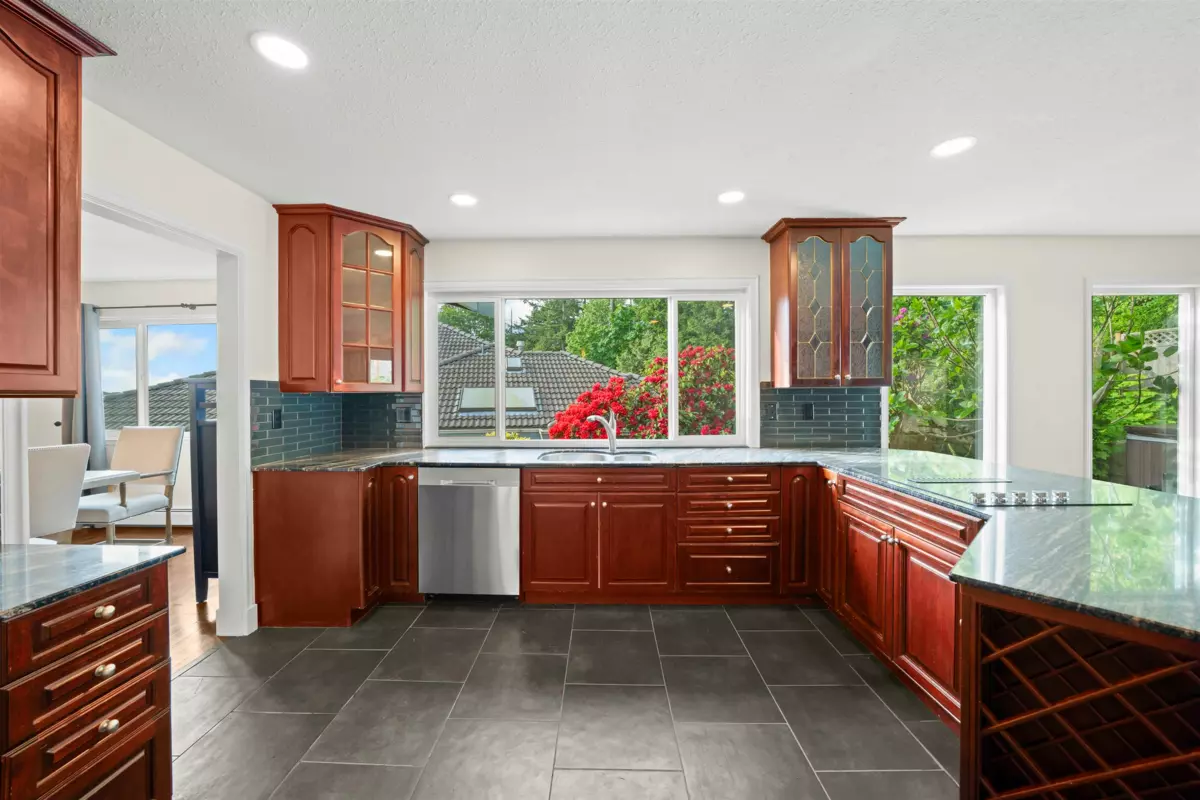 Kitchen Island Photo of 163 Woodland Drive, Tsawwassen, BC