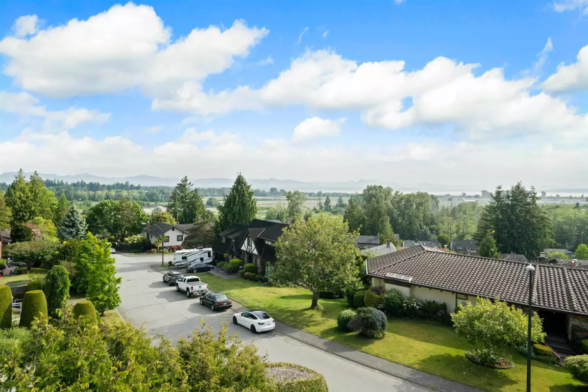 Powder Room Photo of 163 Woodland Drive, Tsawwassen, BC