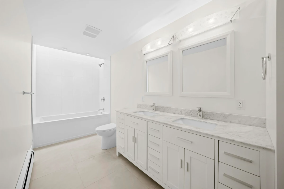 Staircase Photo of 163 Woodland Drive, Tsawwassen, BC