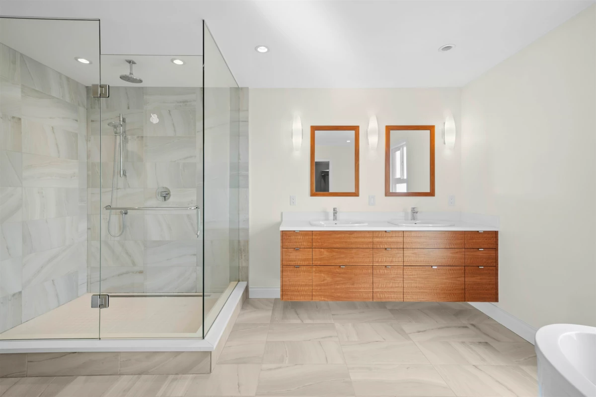 Walk-In Closet Photo of 163 Woodland Drive, Tsawwassen, BC