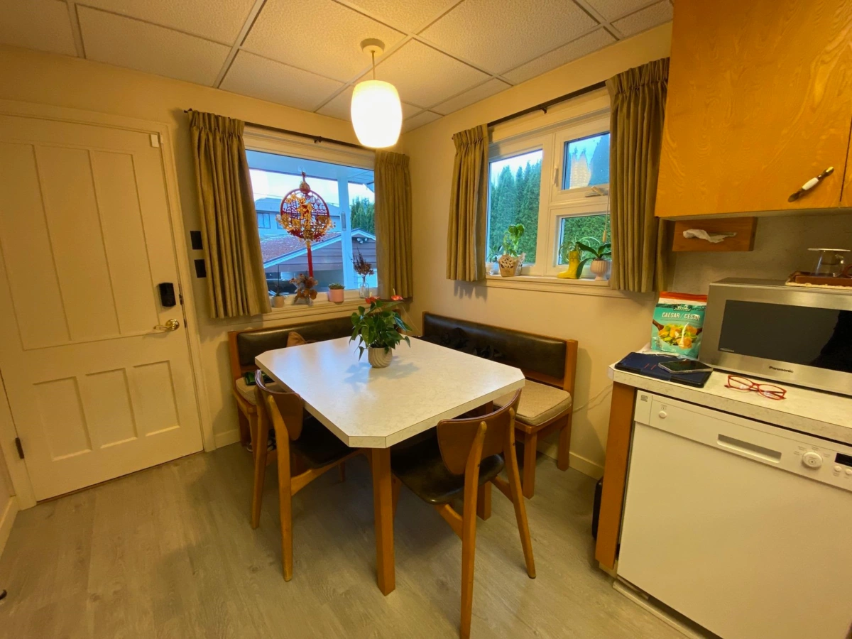 Kitchen Island Photo of 4063 W 40th Avenue, Vancouver, BC