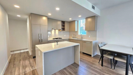Kitchen Island Photo of 301 4433 Alaska Street, Burnaby, BC