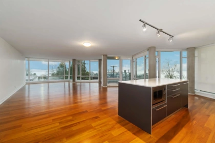 Kitchen Photo of 404 1762 Davie Street, Vancouver, BC