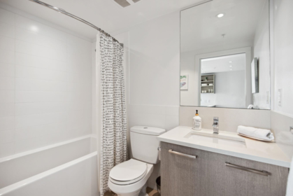 Guest Bathroom Photo of 808 933 E Hastings Street, Vancouver, BC