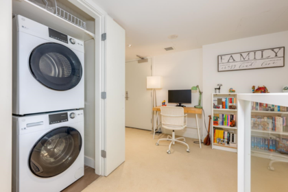 Powder Room Photo of 1051 Richards Street, Vancouver, BC