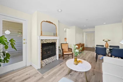 204 1528 Bowser Avenue, North Vancouver, BC, North Vancouver — Apartment/Condo for sale