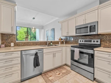 201 1725 Martin Drive, Surrey, BC, Surrey — Apartment/Condo for sale