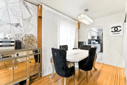 Kitchen Island Photo of 4987 Hoy Street, Vancouver, BC