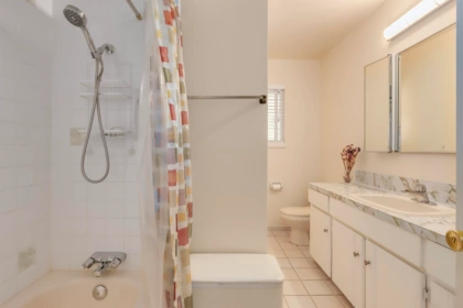 Guest Bathroom Photo of 2141 Dauphin Place, Burnaby, BC