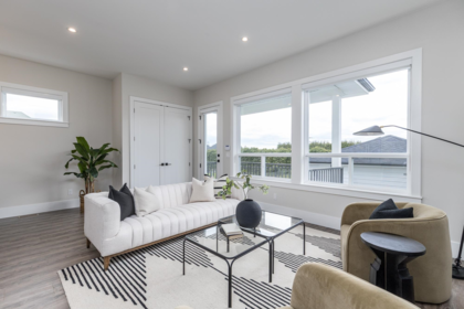 Guest Bathroom Photo of 16742 20a Avenue, Surrey, BC