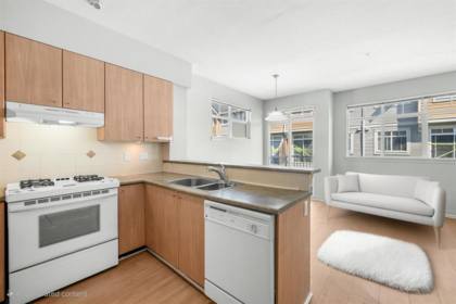 Kitchen Island Photo of 3265 Clermont Mews, Vancouver, BC