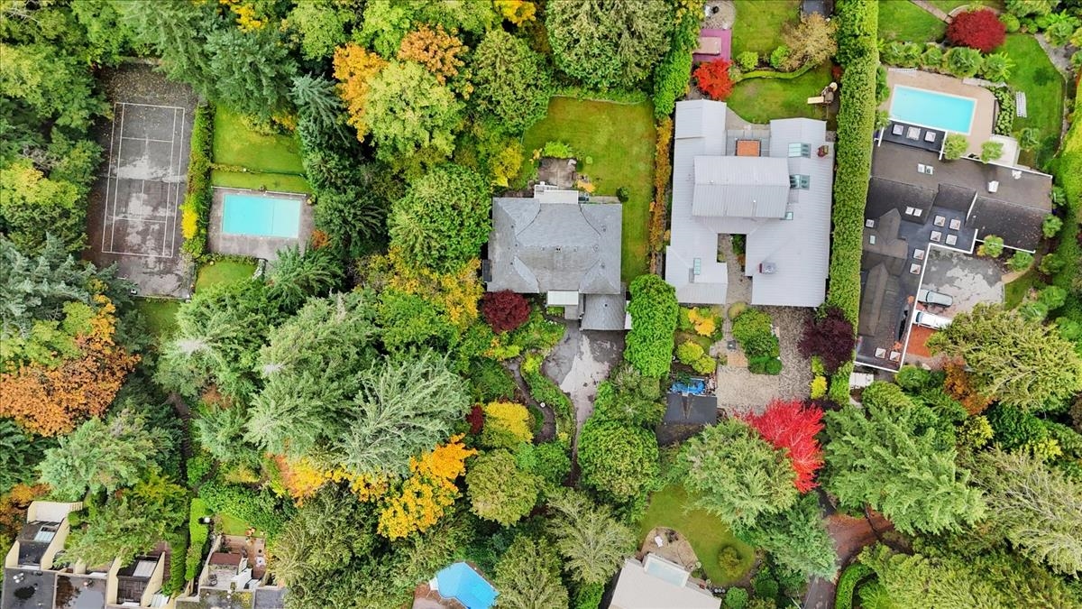 Front Yard Photo of 360 Keith Road, West Vancouver, BC