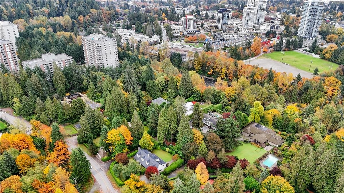 Garden / Landscaping Photo of 360 Keith Road, West Vancouver, BC