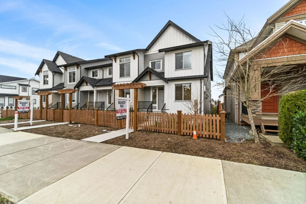 Living Room Photo of 20999 83 Avenue, Langley, BC