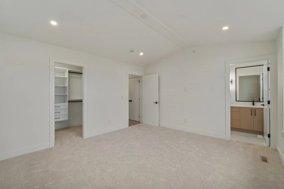 Powder Room Photo of 20999 83 Avenue, Langley, BC