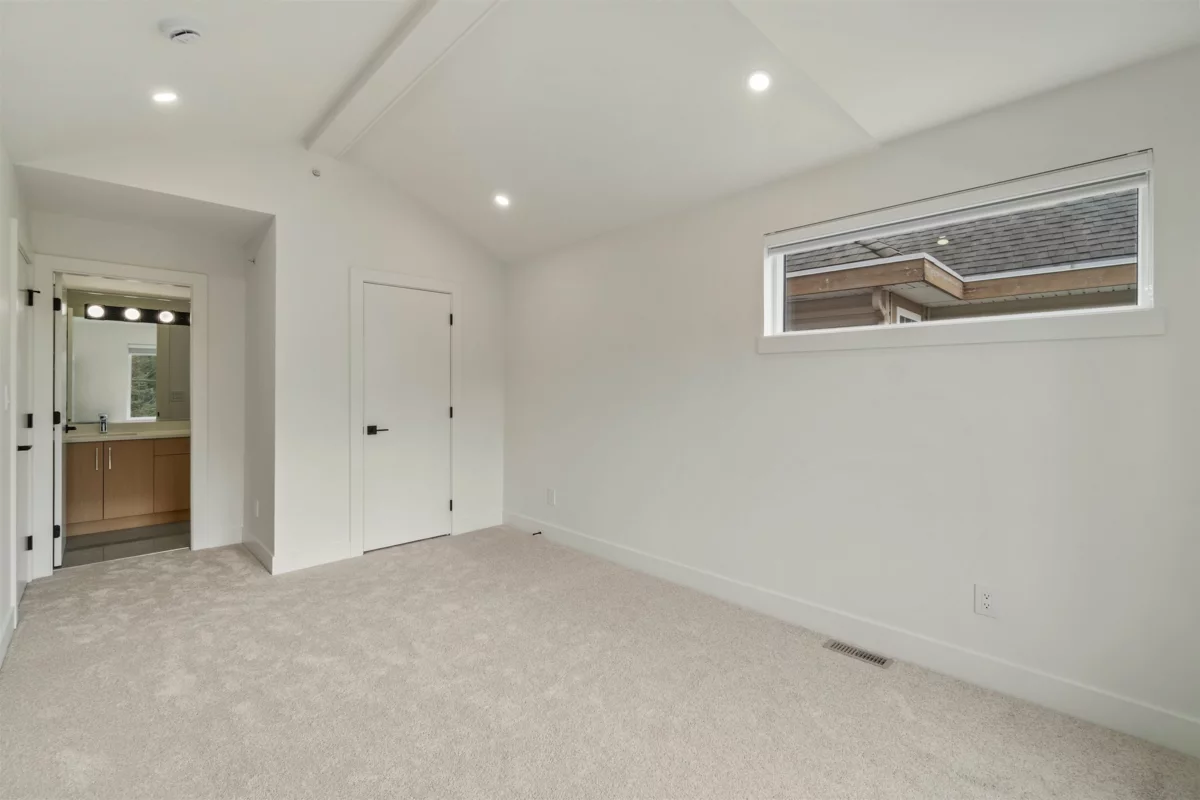 Primary Bathroom Photo of 20999 83 Avenue, Langley, BC