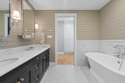 Hot Tub / Spa Photo of 471 Beach Crescent, Vancouver, BC