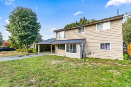 Mudroom Photo of 21127 Wicklund Avenue, Maple Ridge, BC