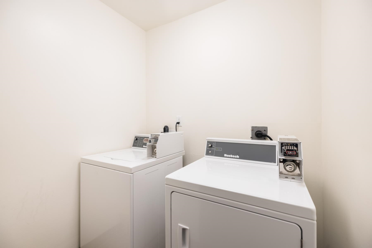 Loft / Bonus Room Photo of 209 141 W 13th Street, North Vancouver, BC