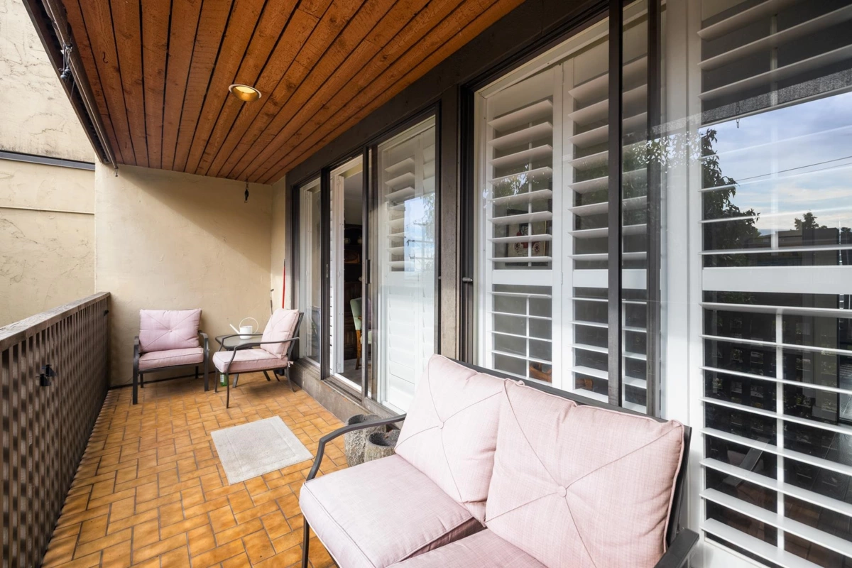 Powder Room Photo of 209 141 W 13th Street, North Vancouver, BC