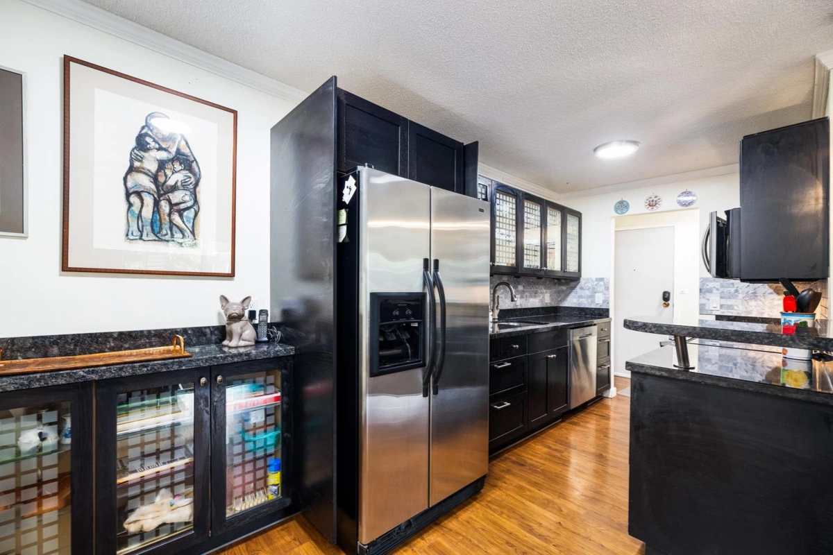 Primary Bathroom Photo of 209 141 W 13th Street, North Vancouver, BC