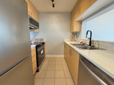 Walk-In Closet Photo of 1401 3660 Vanness Avenue, Vancouver, BC
