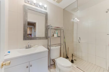 Guest Bathroom Photo of 11300 Seafield Crescent, Richmond, BC
