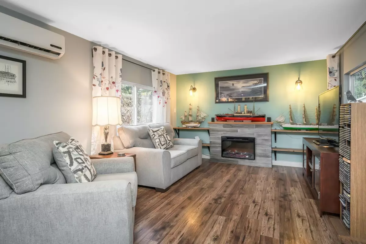 Walk-In Closet Photo of 20 9080 198 Street, Langley, BC