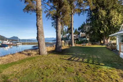 636 Bay Road, Gibsons, BC, Gibsons — Single Family Residence for sale