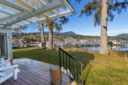 636 Bay Road, Gibsons, BC, Gibsons — Single Family Residence for sale