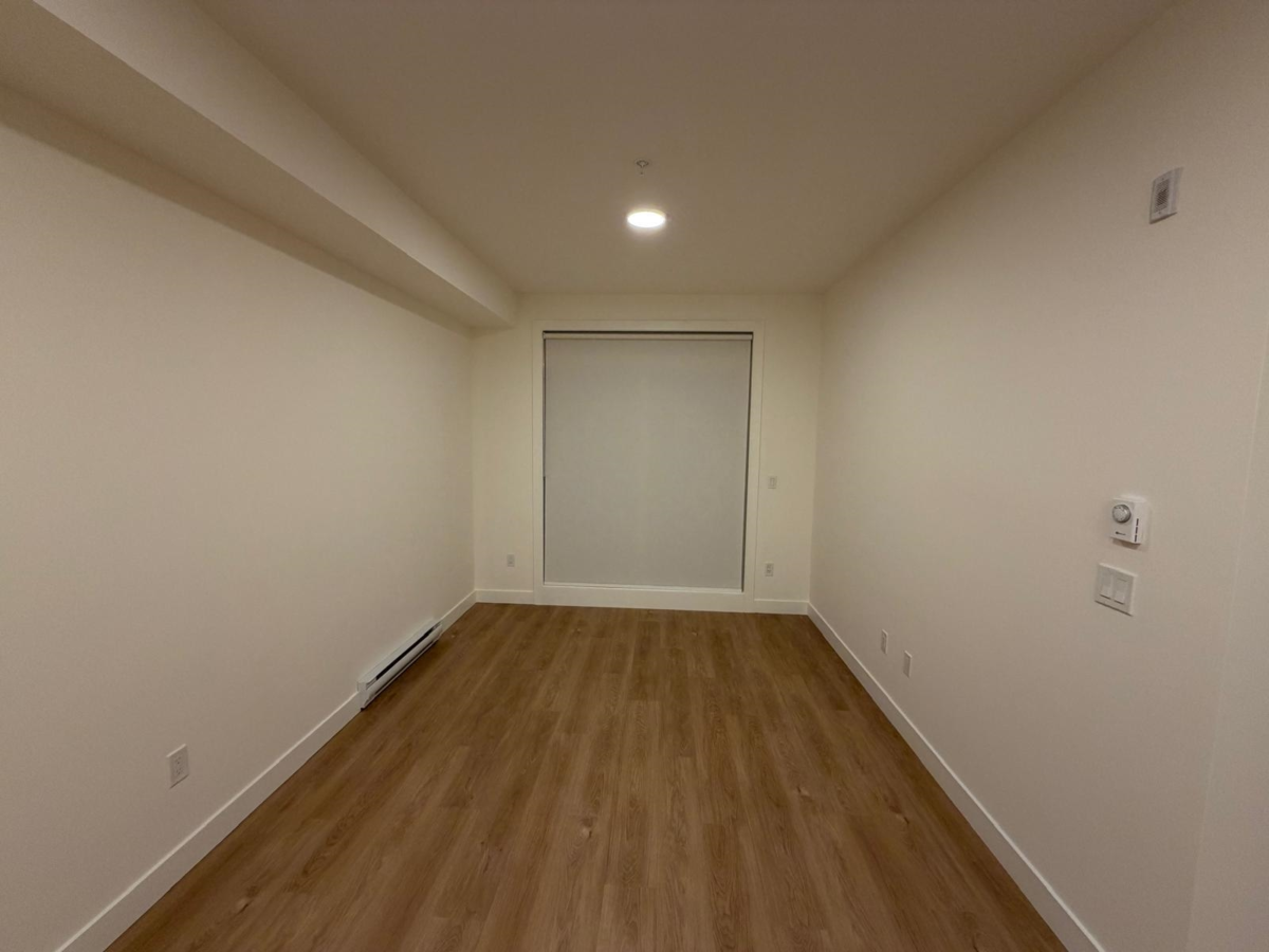 Kitchen Island Photo of 309 33816 South Fraser Way, Abbotsford, BC