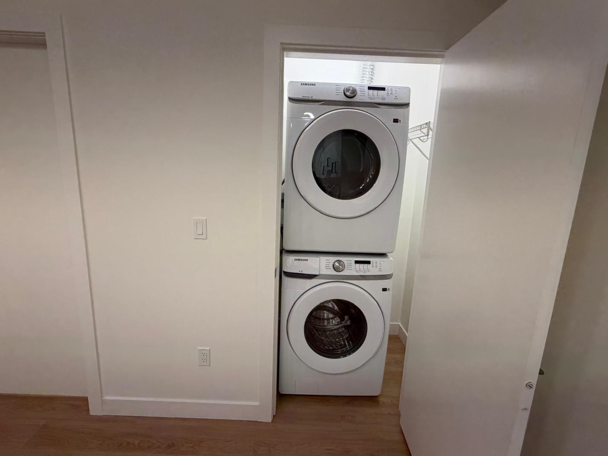 Primary Bedroom Photo of 309 33816 South Fraser Way, Abbotsford, BC