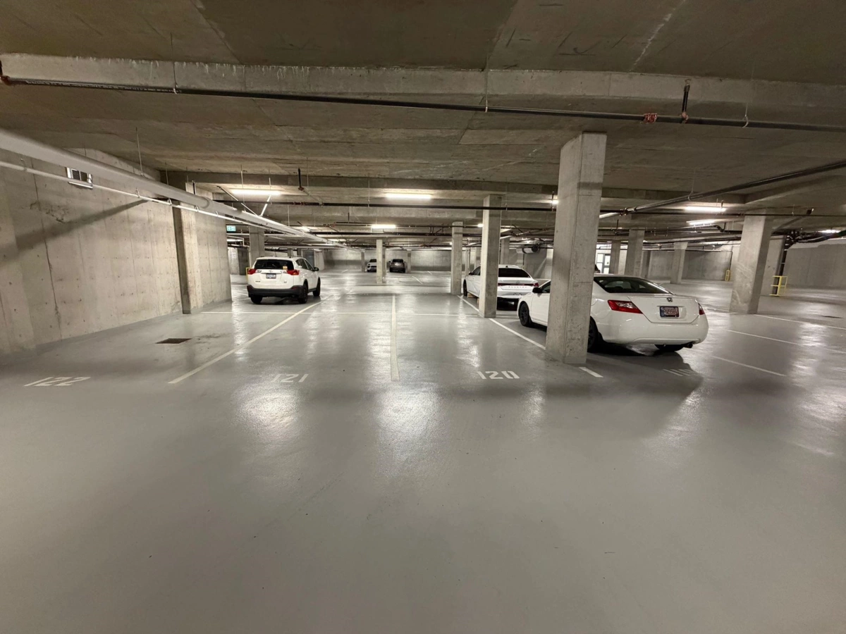 Walk-In Closet Photo of 309 33816 South Fraser Way, Abbotsford, BC