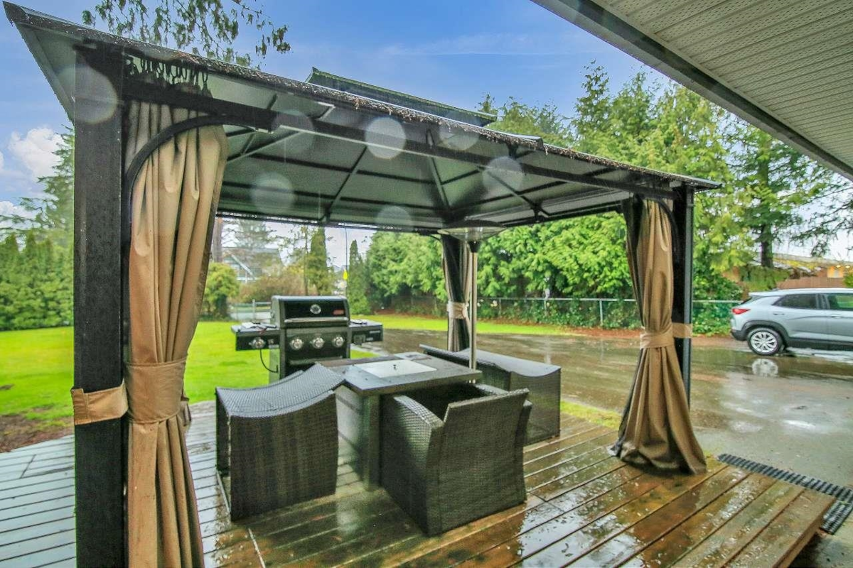 Basement Recreation Room Photo of 24835 Smith Avenue, Maple Ridge, BC