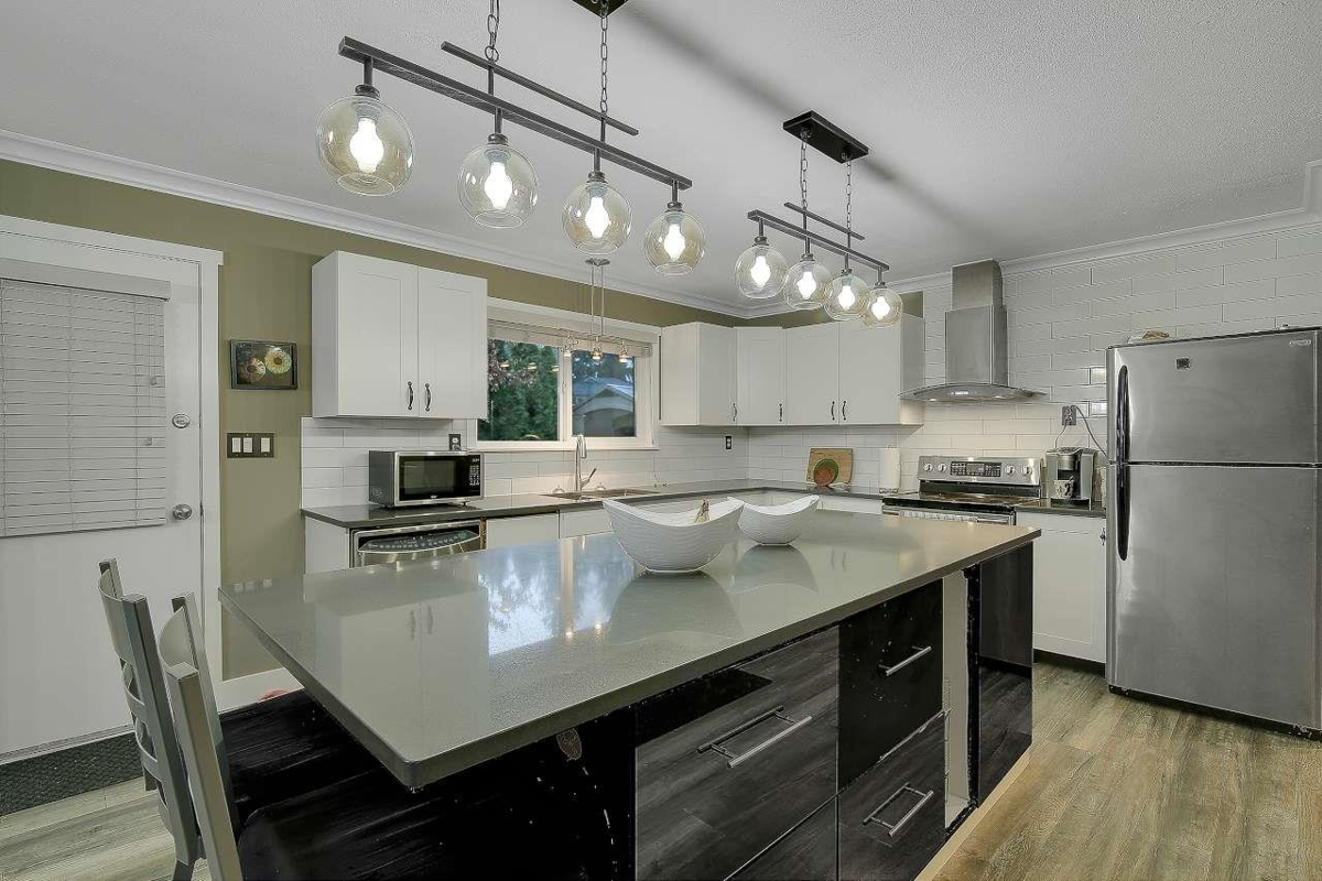 Kitchen Photo of 24835 Smith Avenue, Maple Ridge, BC