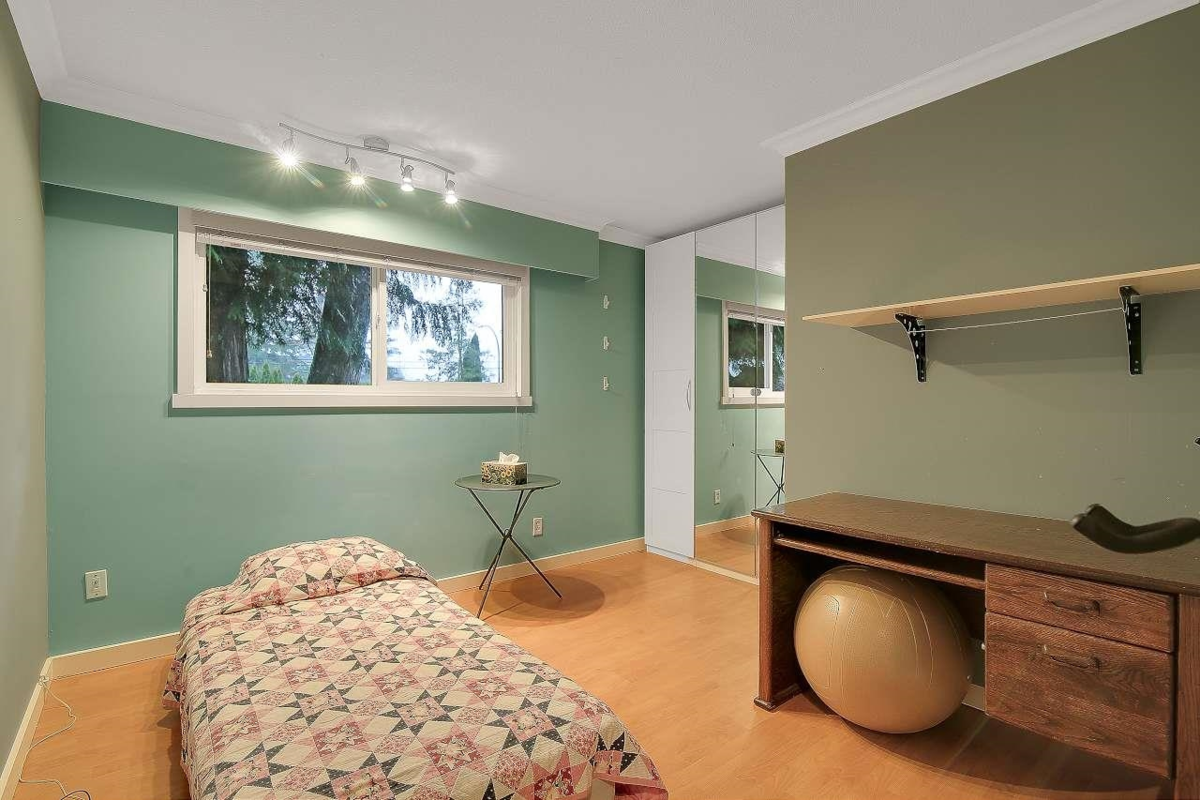 Walk-In Closet Photo of 24835 Smith Avenue, Maple Ridge, BC