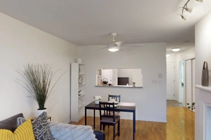302 8420 Jellicoe Street, Vancouver, BC
