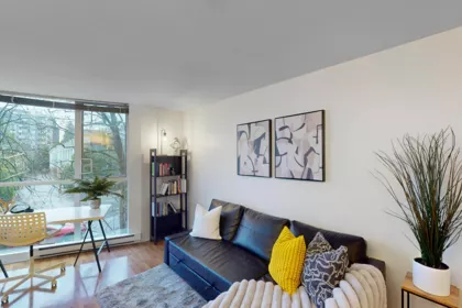 302 8420 Jellicoe Street, Vancouver, BC