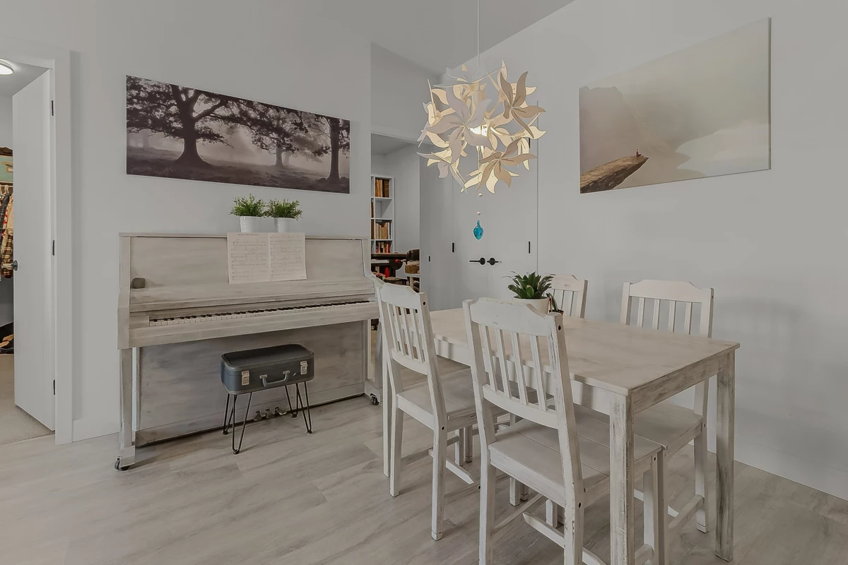 Primary Bedroom Photo of 305 32838 Landeau Place, Abbotsford, BC