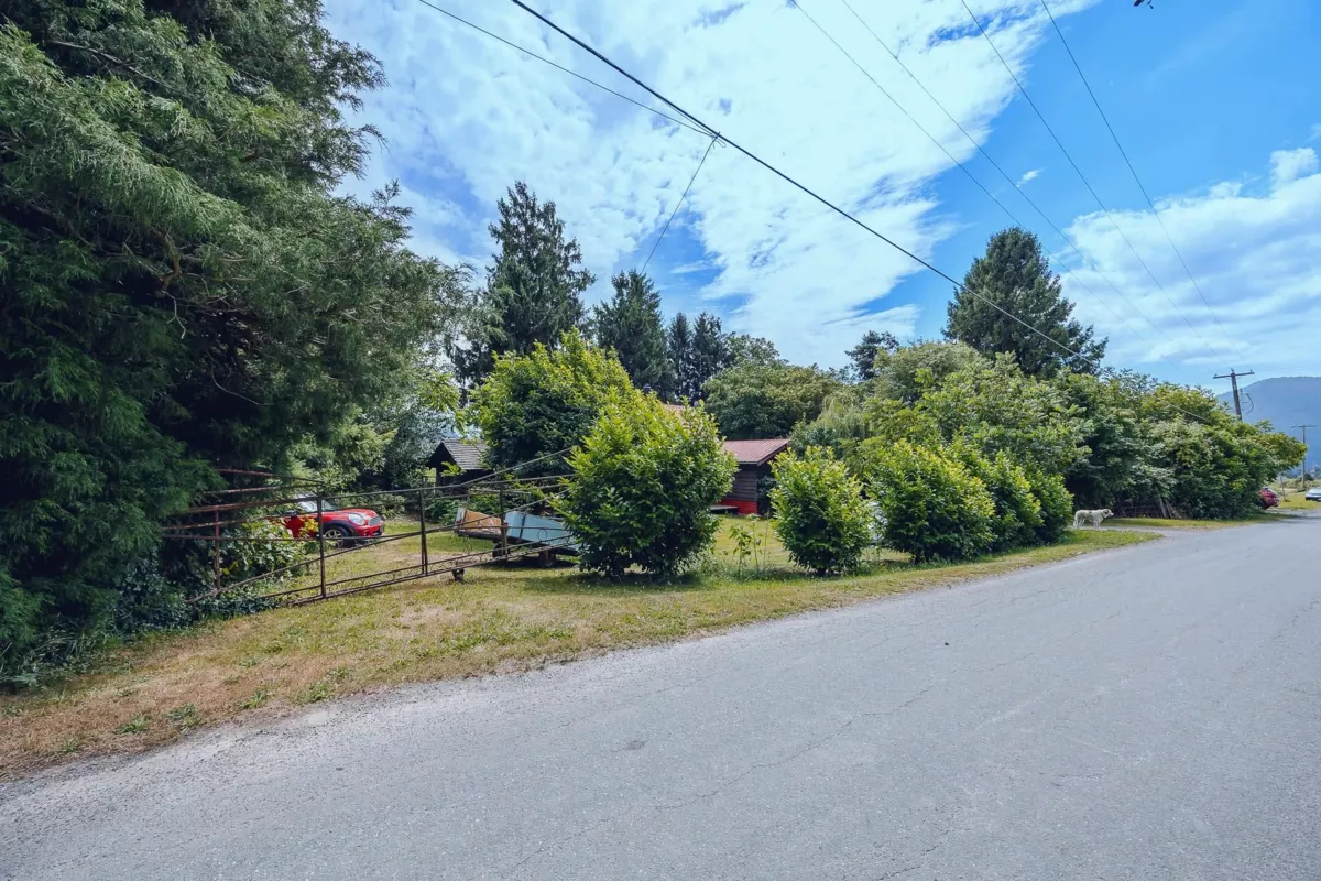 Powder Room Photo of 41582 Nicomen Island Trunk Road, Mission, BC