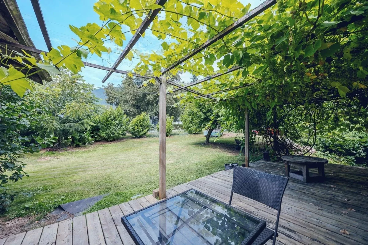 Walk-In Closet Photo of 41582 Nicomen Island Trunk Road, Mission, BC