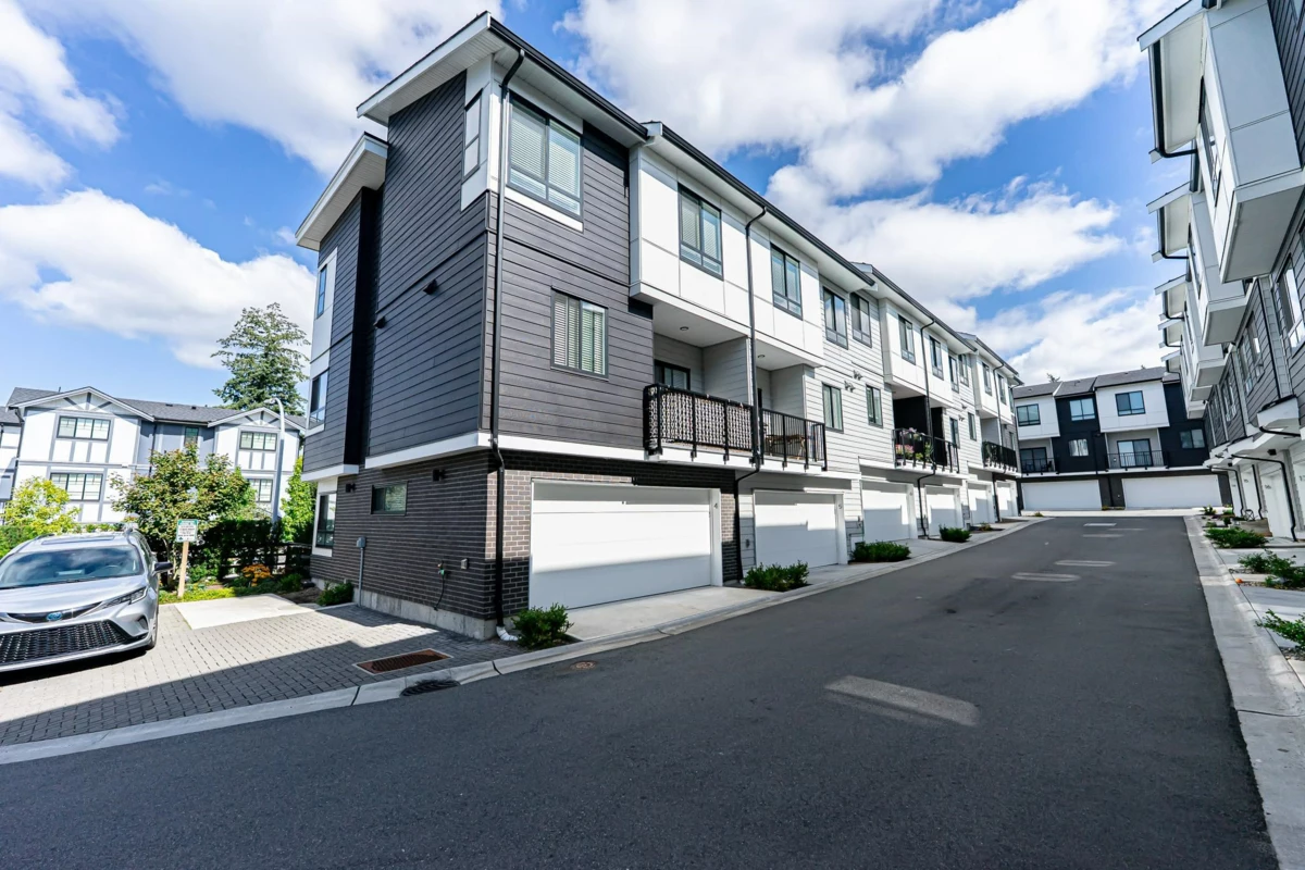 Front Yard Photo of 7 16358 23a Avenue, Surrey, BC