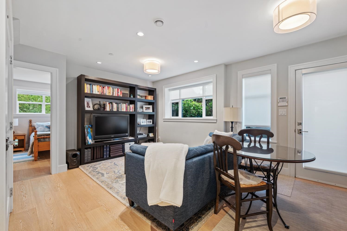 Basement Recreation Room Photo of 1 123 W 14 Avenue, Vancouver, BC